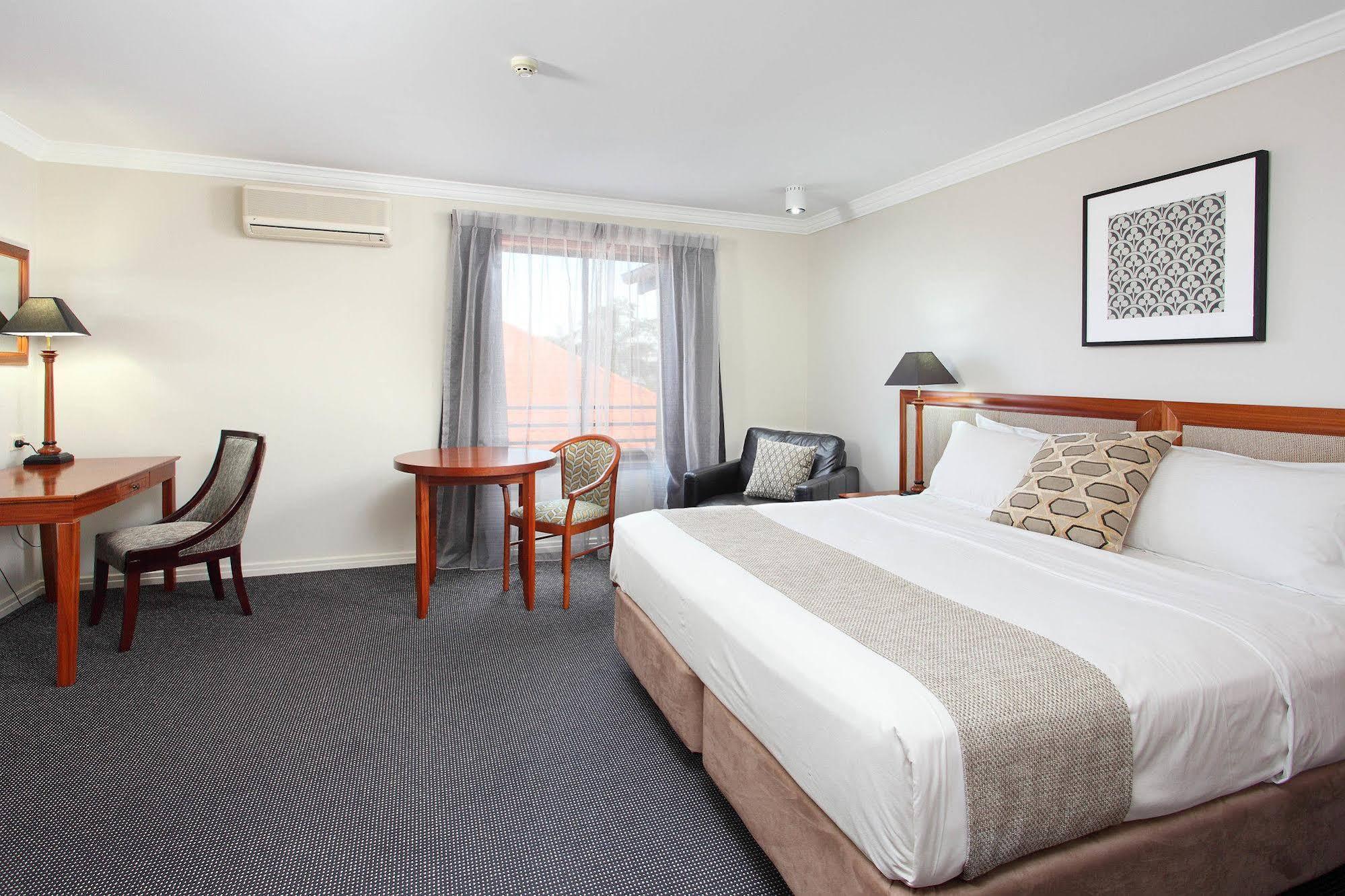 Ramada By Wyndham Brisbane Windsor Hotel Bagian luar foto