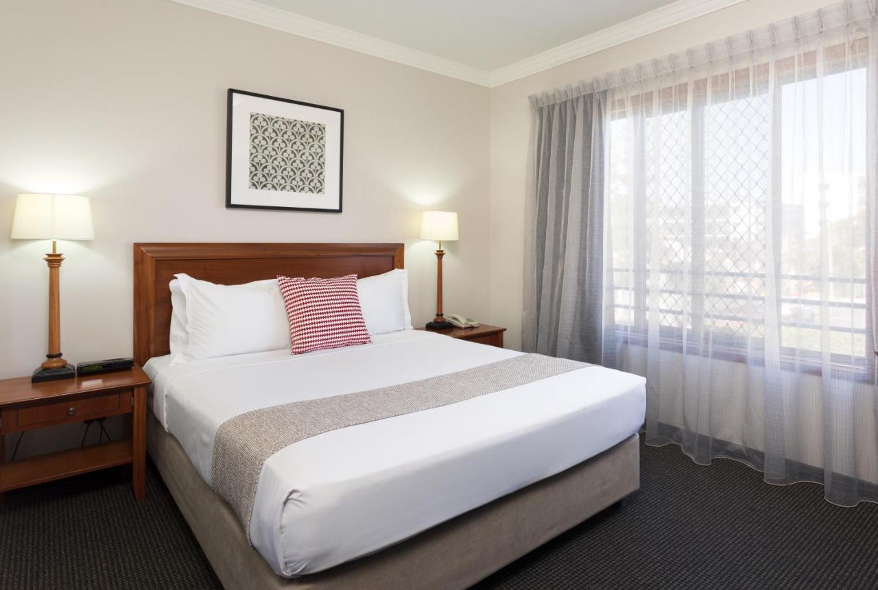 Ramada By Wyndham Brisbane Windsor Hotel Bagian luar foto