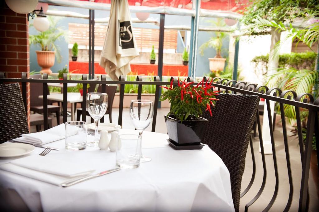 Ramada By Wyndham Brisbane Windsor Hotel Bagian luar foto
