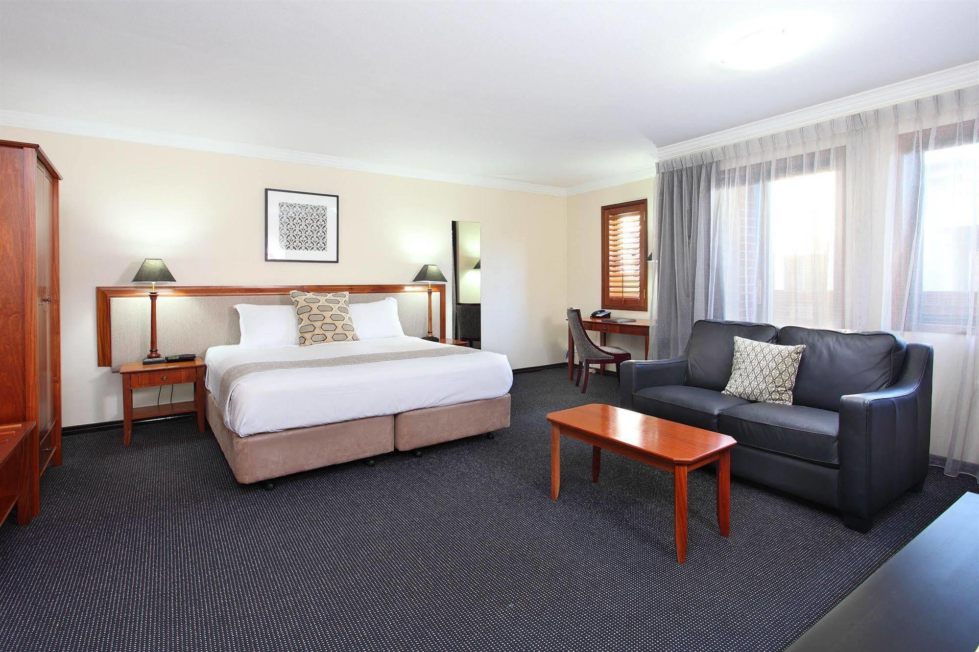 Ramada By Wyndham Brisbane Windsor Hotel Bagian luar foto
