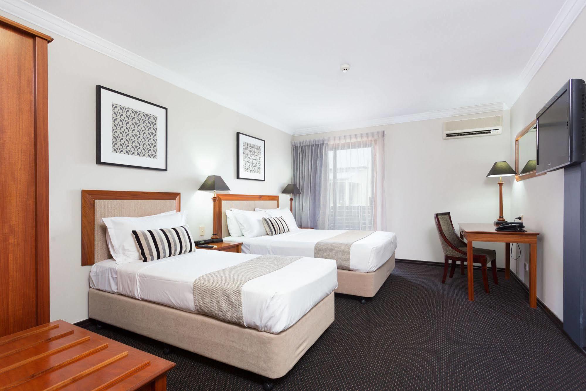 Ramada By Wyndham Brisbane Windsor Hotel Bagian luar foto