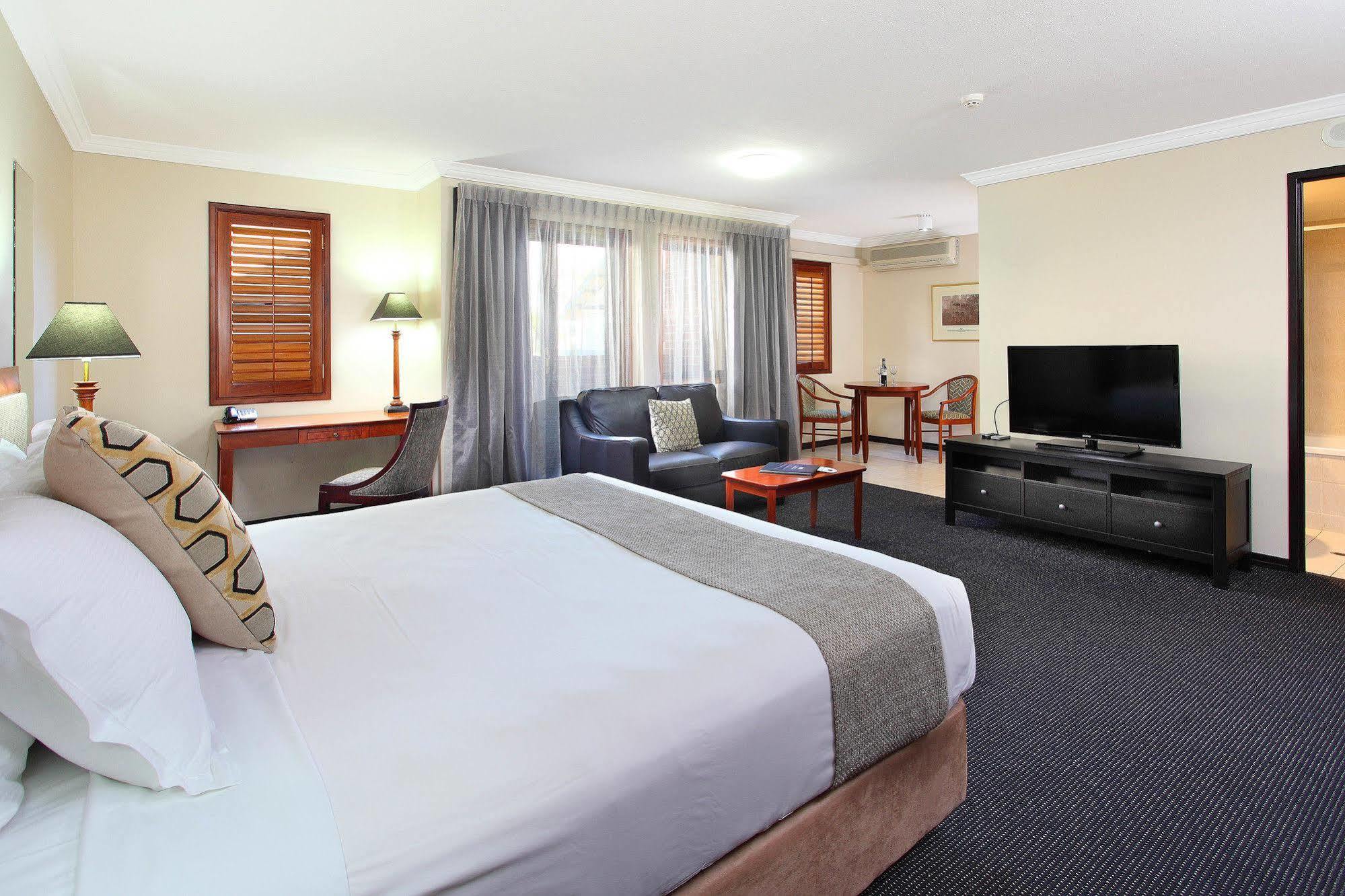 Ramada By Wyndham Brisbane Windsor Hotel Bagian luar foto