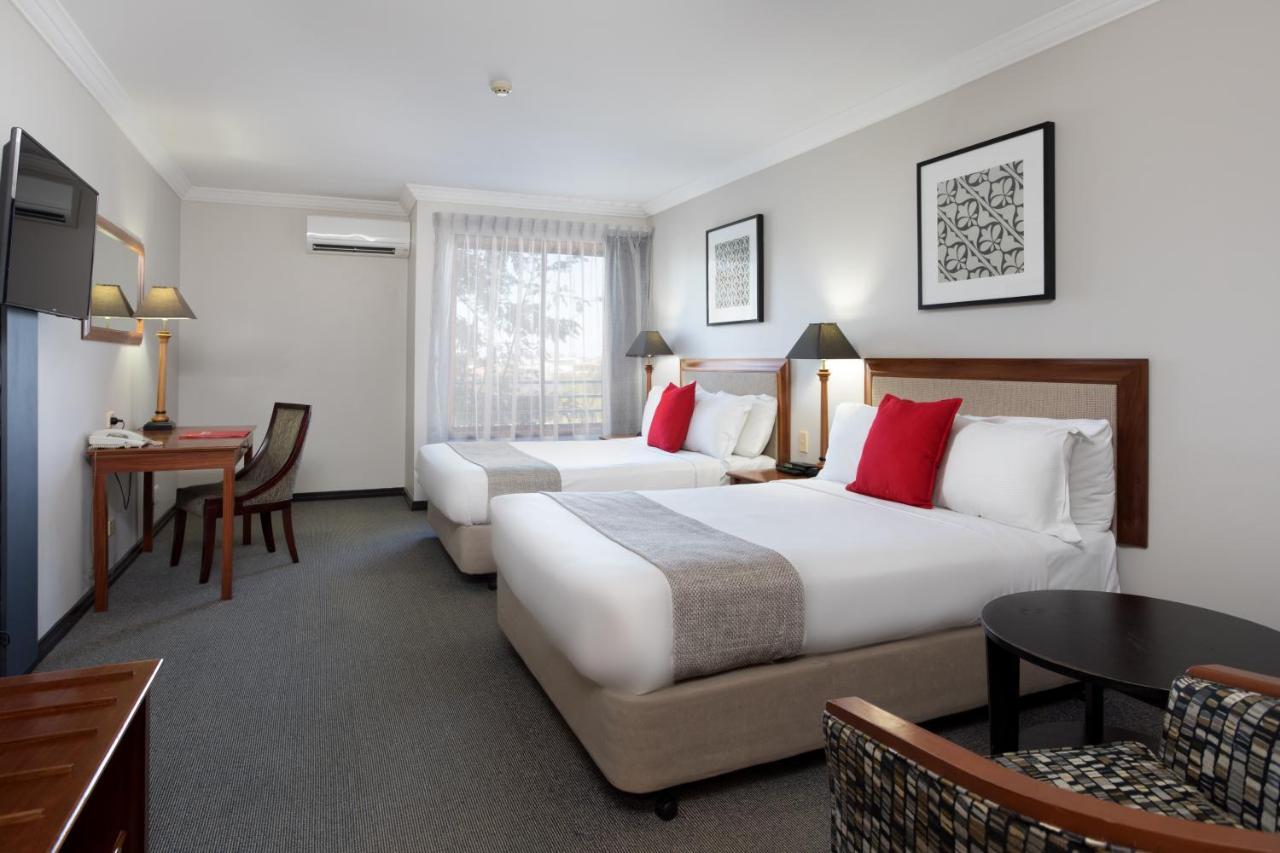 Ramada By Wyndham Brisbane Windsor Hotel Bagian luar foto