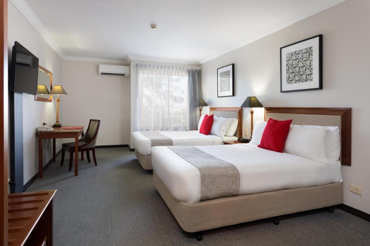 Ramada By Wyndham Brisbane Windsor Hotel Bagian luar foto